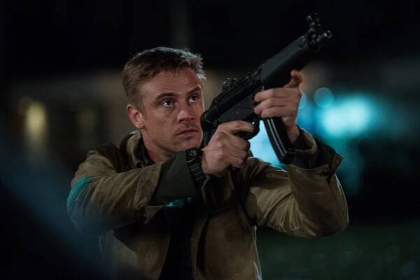 Predátor: Evoluce - Z filmu - Boyd Holbrook