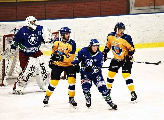 II.. liga hokejistů: IHC Králové Písek . HC Wikow Hronov 10:4 (5:1, 3:2, 2:2).