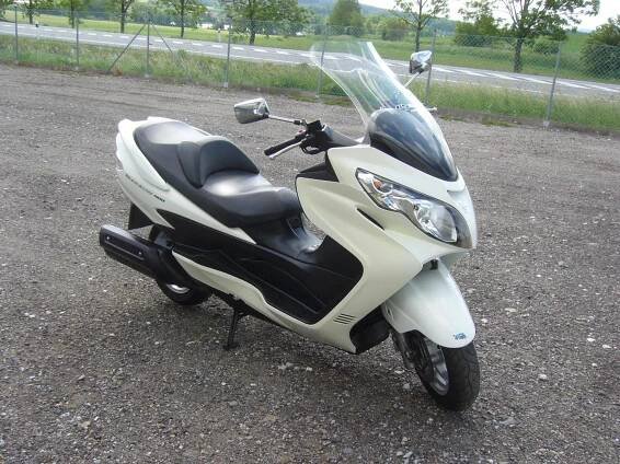 Suzuki AN400 Burgman, TOP STAV, 2.majitelé (2011), 69.900 Kč