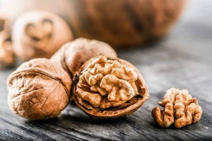 Vlašské ořechy jsou dobré pro mozek. Na co vše můžeme plody ořešáku využít? - WomanOnly
