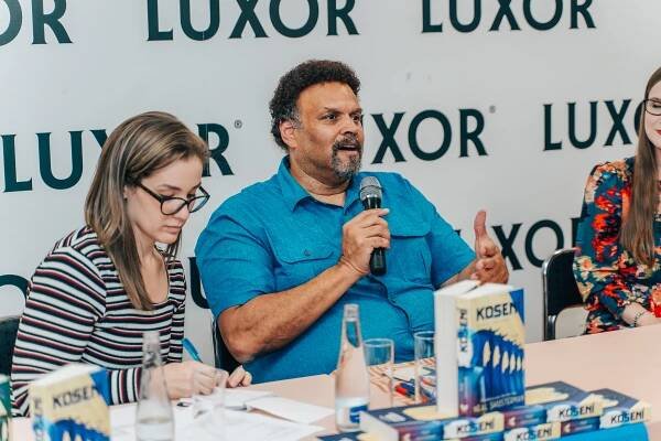 FOTOGALERIE: Neal Shusterman navštívil Prahu i Luxor 12