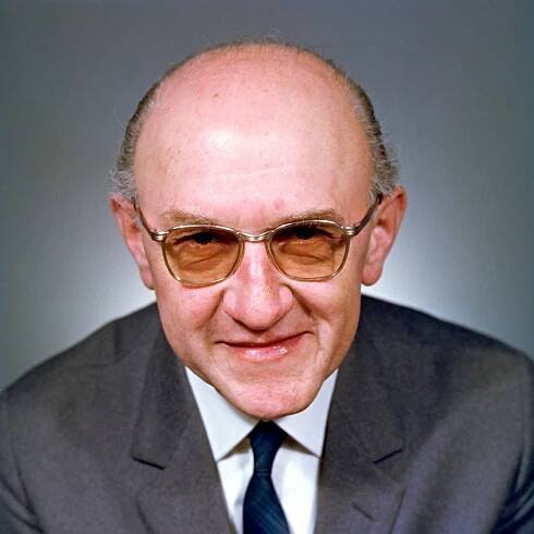 Legendární herec žil ve spokojeném manželství. Svoji životní lásku Hildu si bral ve svých třiceti letech a krásný vztah jim vydržel až do jeho smrti
