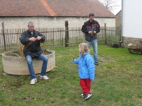 Fotogalerie - Velikonoční odpoledne pro děti 7.4.2012 - Oficiální stránky obce Litohlavy