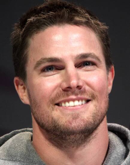 Súbor:Stephen Amell WonderCon 2013.jpg – Wikipédia