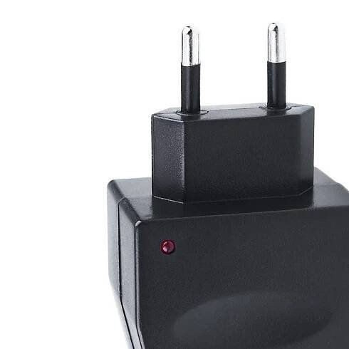 Napájecí adaptér z 230V na autozásuvku 12V