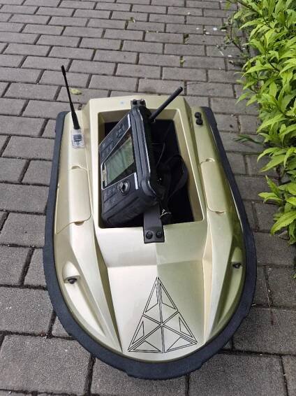 Prodám zavážecí loďku  PRISMA -sonar+Gps,