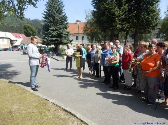 Pietne kladenie vencov - Oficiálne stránky obce Teplička nad Váhom