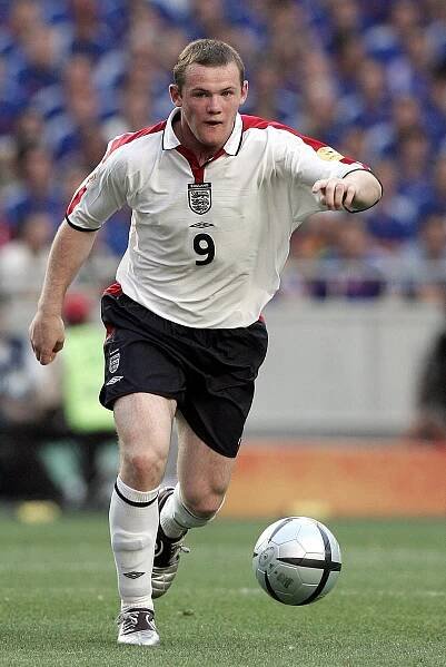 a soccer player with the number 9 on his jersey