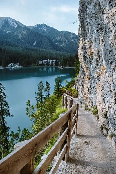 lago di braies turistika