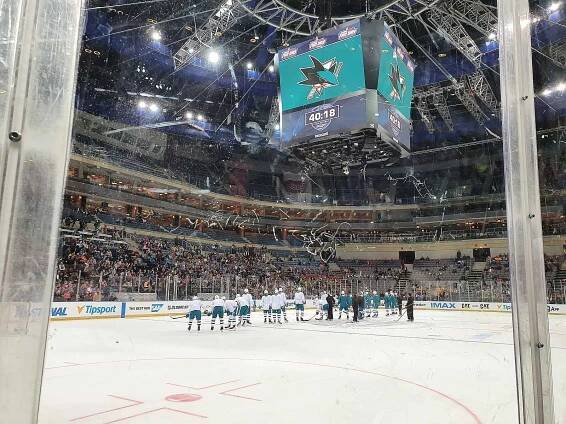 Když Hertl mluví strašně rychle. Nemůže se už dočkat, smějí se spoluhráči