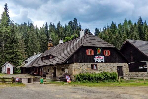 Šumava: Povydří - královácký dvorec Antýgl