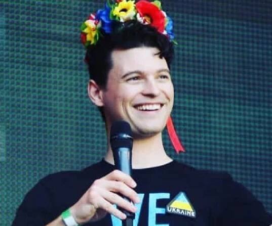Bryan Dechart Biography – Facts, Childhood, Family Life of Actor