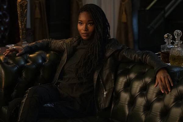 Titans - Lady Vic - Z filmu - Damaris Lewis