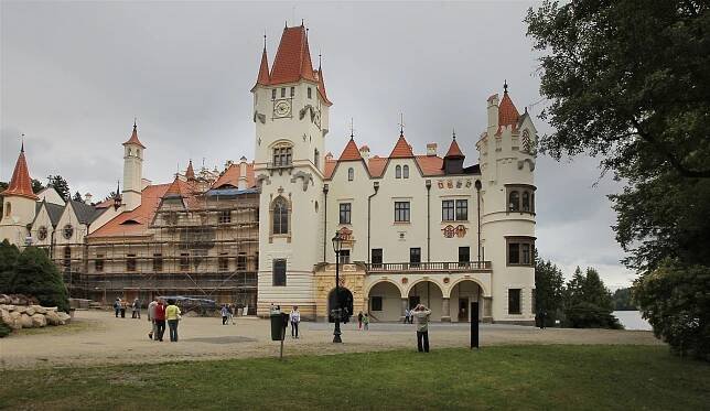 Zámek v Žinkovech, kde se točila Pyšná princezna, otevřel své brány