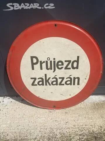 Dopravní značka průjezd zakázán
