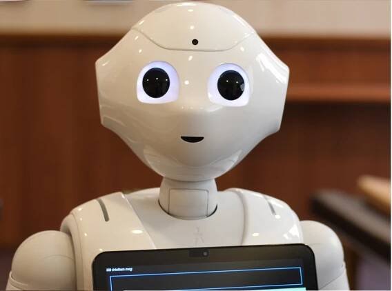 Pepper robot is already working in healthcare in Hungary - Netlife Robotics