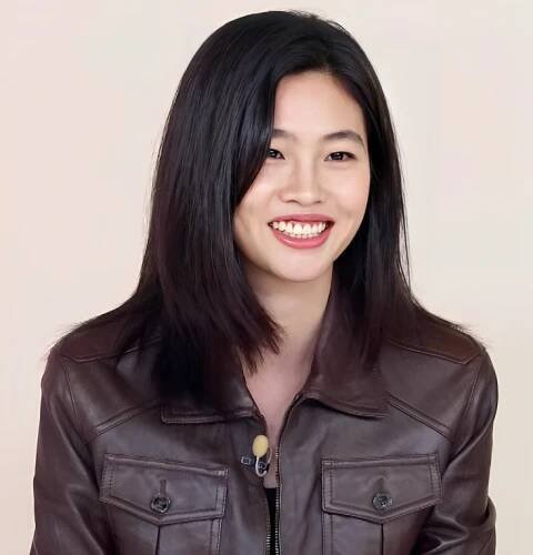Soubor:Jung Hoyeon 정호연, Squid Game promo.jpg