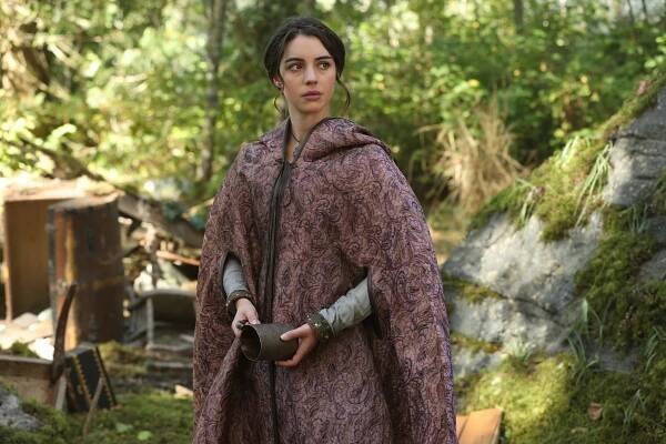 Bylo, nebylo - Wake Up Call - Z filmu - Adelaide Kane