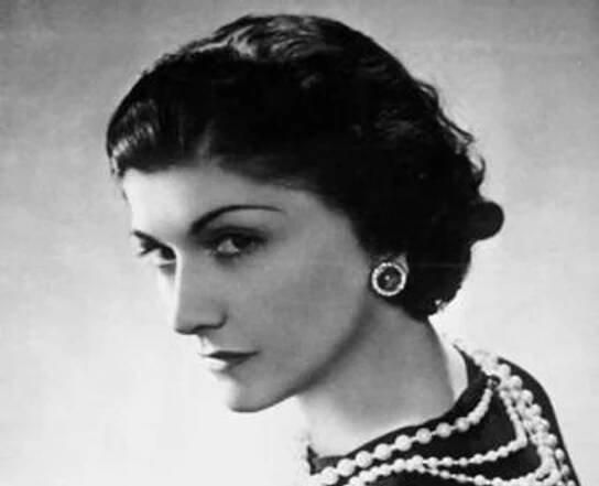 Kobieta z klasą, czyli krótka historia sukcesu Coco Chanel