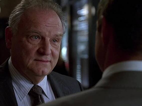 Bill Smitrovich in Beze stopy (2002)