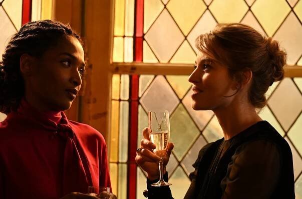 Sara Martins, Lou de Laâge - Zásah štěstím - Z filmu