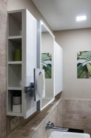 Realizace šedé koupelny se saunou – velkoformátová dlažba v imitaci kamene, obklady jako obrazy i kvalitní sanita 6