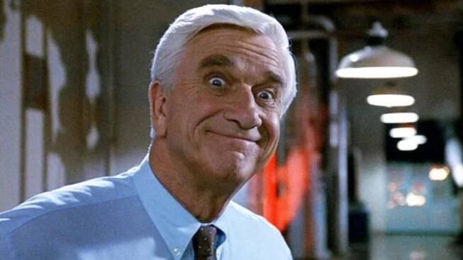 Galerie: Před devíti lety zemřel herec Leslie Nielsen: Připomeňte si filmy, díky kterým se stal slavný – Další články