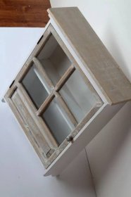 Dřevěná závěsná skříňka se sklem a 3 háčky 41x57x15cm