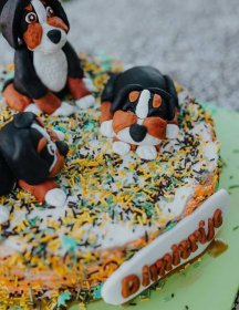 Bezplatný obrázek: Tři rozkošní pejsci na narozeninový dort dekorace