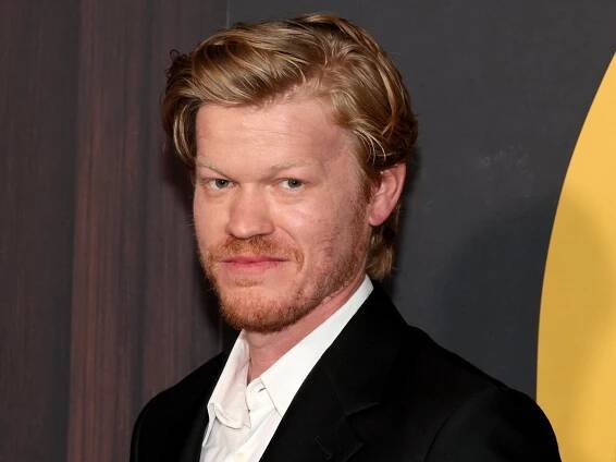 Jesse Plemons says he’s not ‘lugging 50 pounds around anymore’