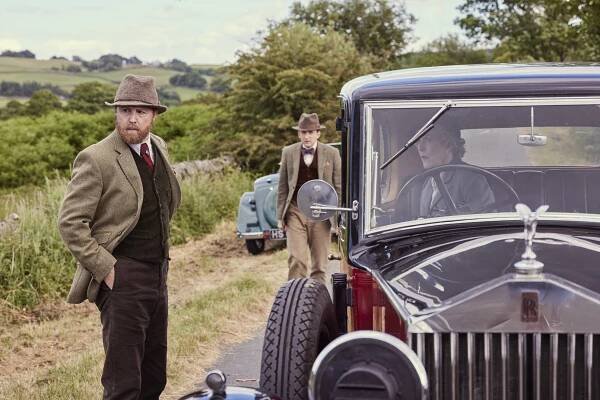 Všechny velké a malé bytosti - Papírování - Z filmu - Samuel West, Patricia Hodge