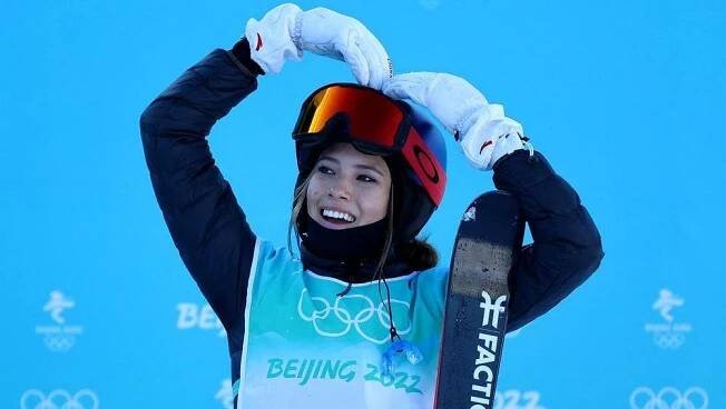 Akrobatická lyžařka Gu získala pro Čínu zlato v olympijské premiéře Big Airu
