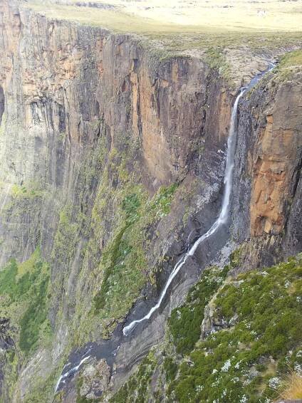 Soubor:Tugela Falls drop-off.jpg