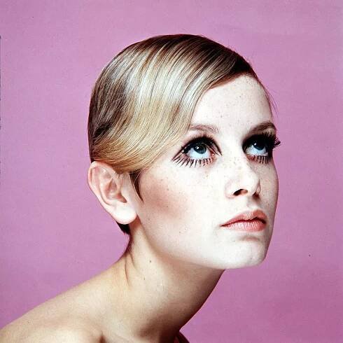 The Best Eyelashes for Holiday Party Inspiration