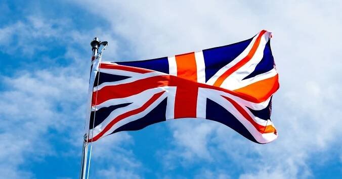 Photo does not show police ‘taking down a Union Jack flag’ – Full Fact