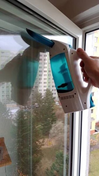 Mytí oken, dveří a nábytku v bytě 3+1 - VolejFerdu.cz