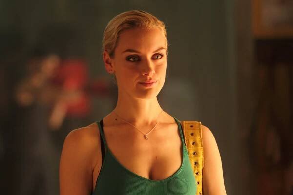 Dívka odjinud - SubterrFaenean - Z filmu - Rachel Skarsten