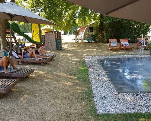 Pool & Beach