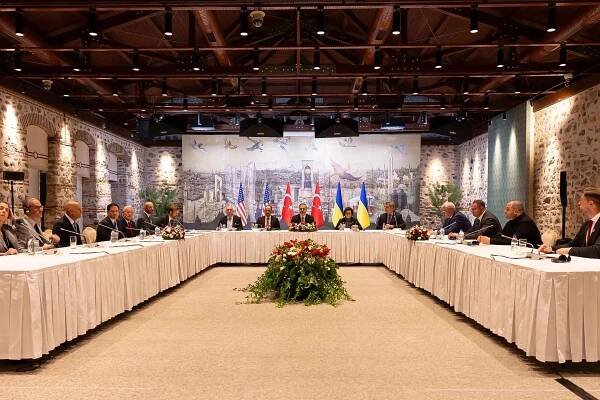 Jednání mezi Ruskem a Ukrajinou v Istanbulu: Moskva krotí očekávání