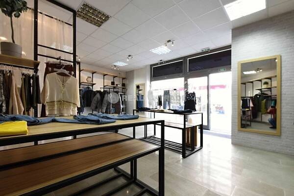 PRONÁJEM KOMERČNÍHO PROSTORU 68,56 M2, PŘÍZEMÍ - OC MAXIM STRAKONICE - Č. 15