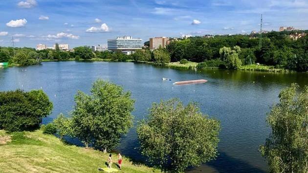 Na Džbánu se raději nekoupejte. Hygienici dali koupališti červenou