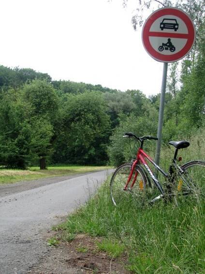 Nehoda cisteren uzavřela část cyklostezky Bečva. Objížďka vede přes Hustopeče