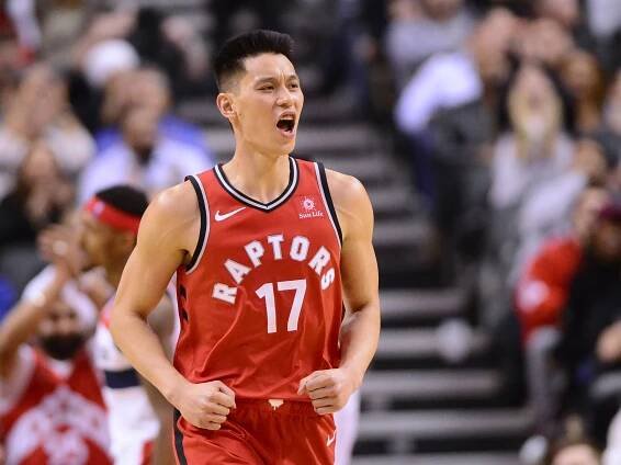 Basketbalista Lin bude po zisku titulu v NBA hrát čínskou ligu za Peking Ducks