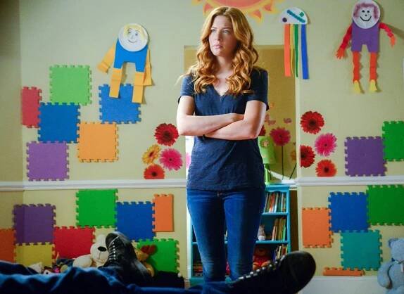 Pod kupolí - Láska jako bitevní pole - Z filmu - Rachelle Lefevre