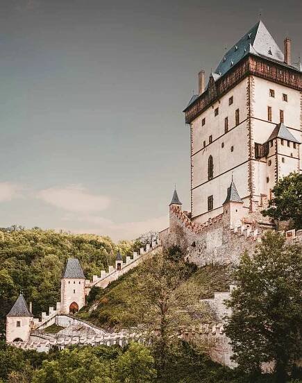 Karlštejnsko není jenom hrad Karlštejn. Co dalšího v regionu navštívit?