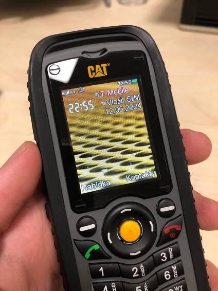 Caterpillar B25 - Mobily a chytrá elektronika
