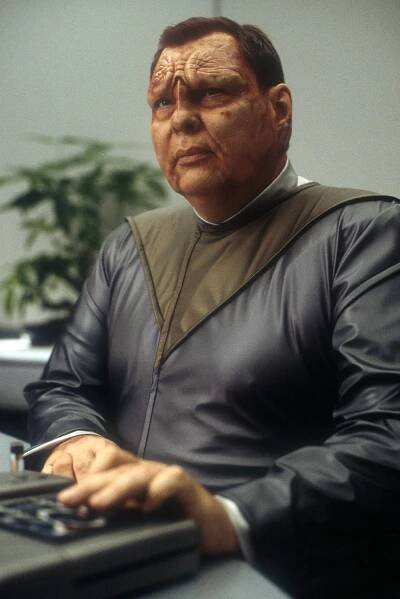 Star Trek: Vesmírná loď Voyager - Přednostní péče (S07E05) (2000)