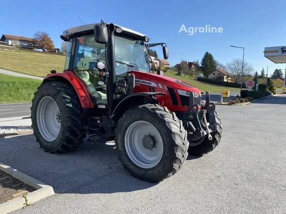Kolový traktor Massey Ferguson MF 5611