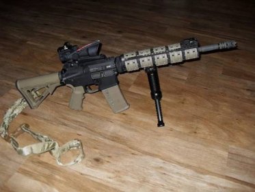 Střelec z filozofické fakulty použil AR-15. Americkou pušku z války ve Vietnamu