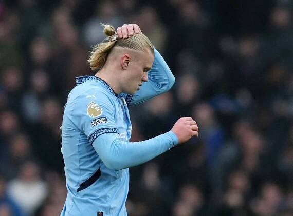 Fotbalový Boxing Day v Anglii: Citizens zase zaváhali, Souček se vykartoval